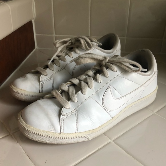 nike tennis classic shoes